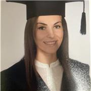 Profesora de matemáticas y/o economia imparte clases a niños de todas las edades